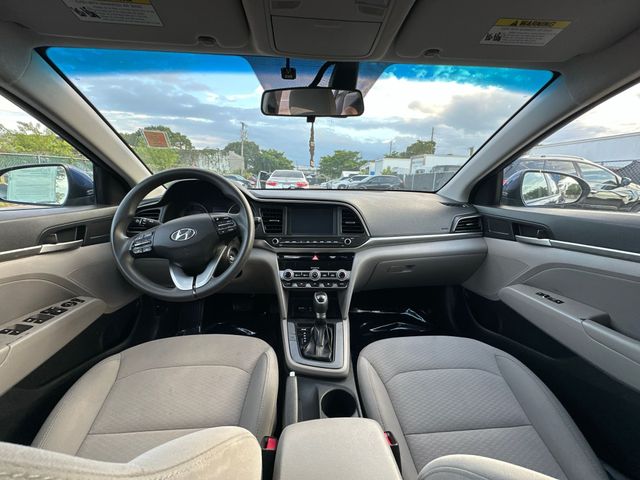 
								2020 Hyundai Elantra SEL Sedan 4D full									