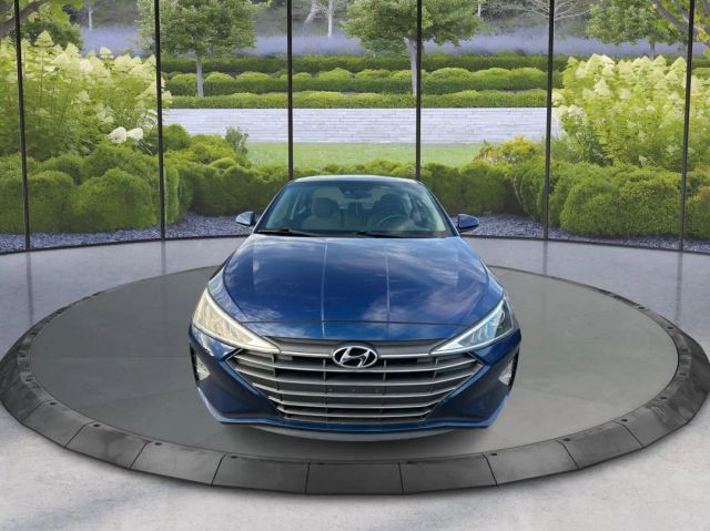 
								2020 Hyundai Elantra SEL Sedan 4D full									