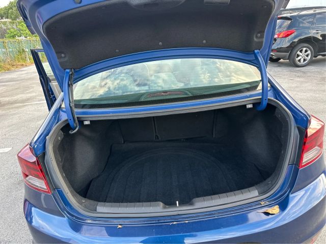 
								2020 Hyundai Elantra SEL Sedan 4D full									