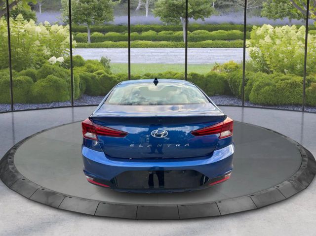 
								2020 Hyundai Elantra SEL Sedan 4D full									