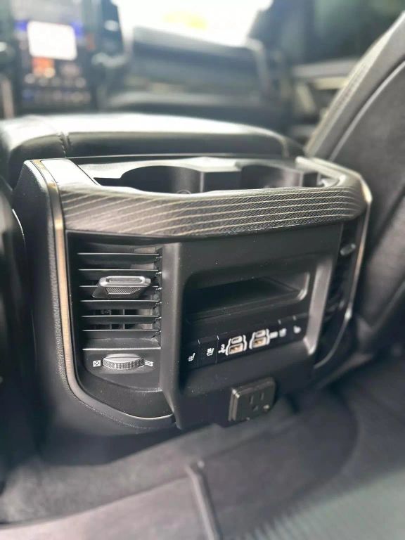 
								2019 Ram 1500 Crew Cab Limited Pickup 4D 5 1/2 ft full									