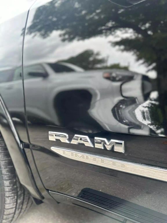 
								2019 Ram 1500 Crew Cab Limited Pickup 4D 5 1/2 ft full									