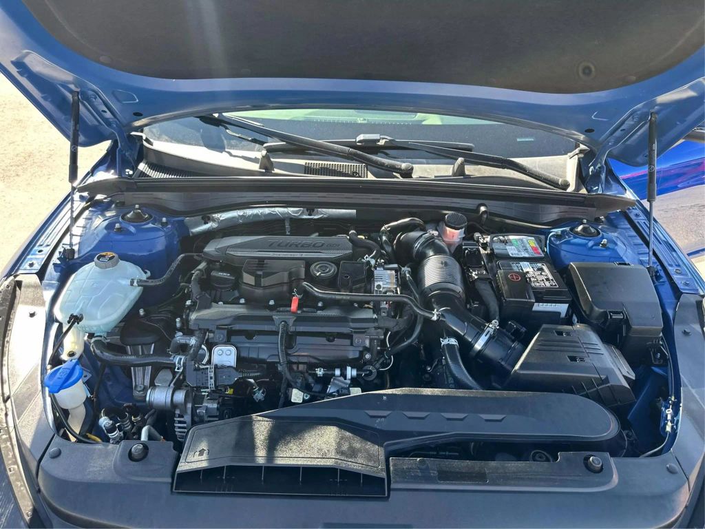 
								2021 Kia K5 GT-Line Sedan 4D full									