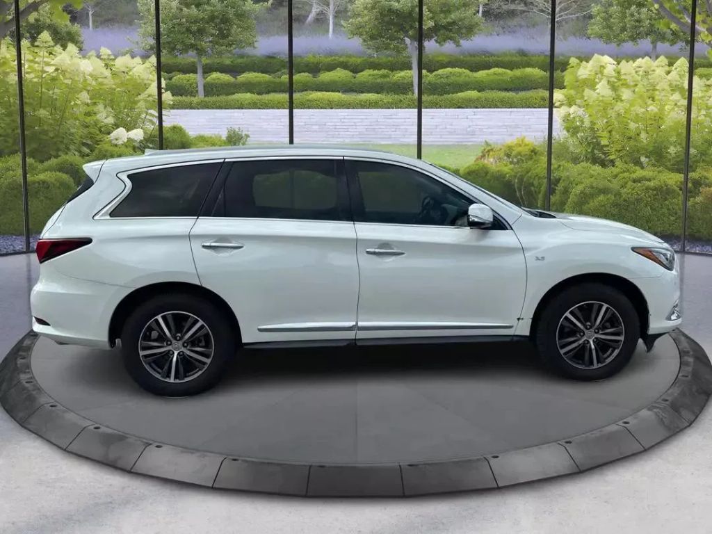 
								2019 INFINITI QX60 LUXE Sport Utility 4D full									