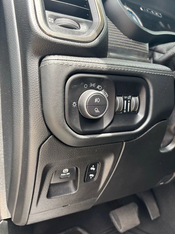 
								2019 Ram 1500 Crew Cab Limited Pickup 4D 5 1/2 ft full									