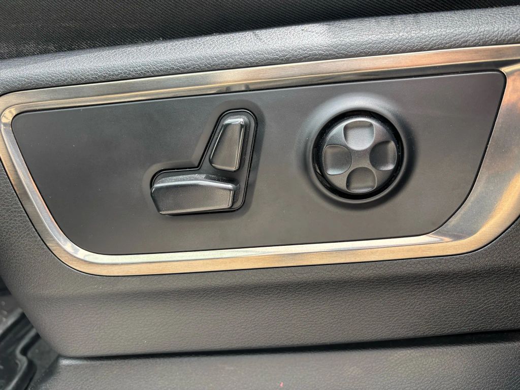 
								2019 Ram 1500 Crew Cab Limited Pickup 4D 5 1/2 ft full									