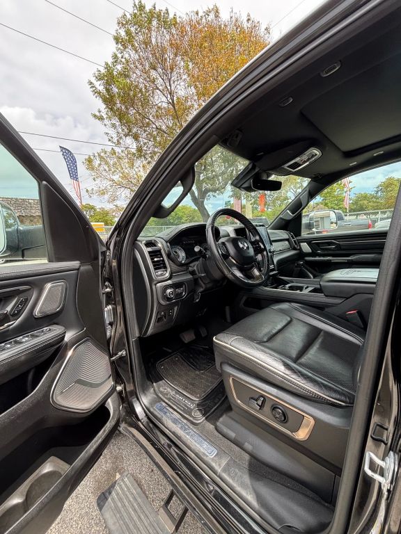 
								2019 Ram 1500 Crew Cab Limited Pickup 4D 5 1/2 ft full									