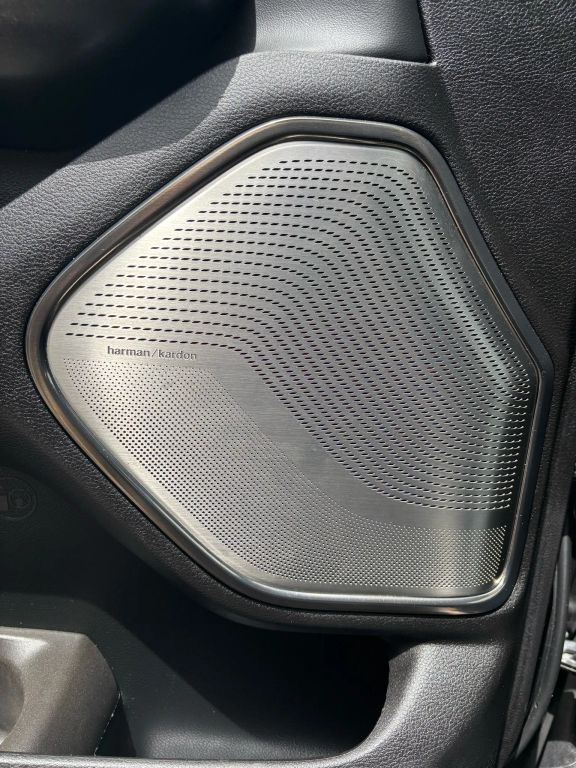 
								2019 Ram 1500 Crew Cab Limited Pickup 4D 5 1/2 ft full									