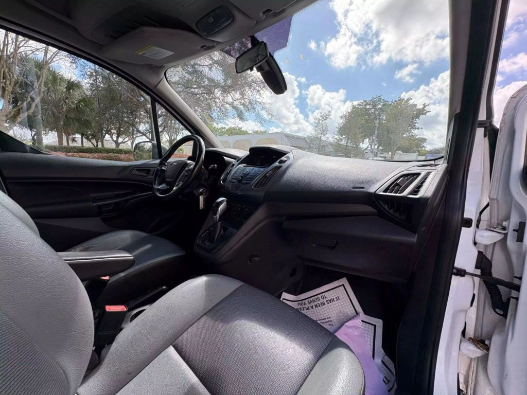 
								2017 Ford Transit Connect Cargo XL Van 4D full									