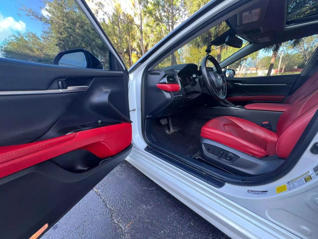 
								2022 Toyota Camry XSE Sedan 4D full									