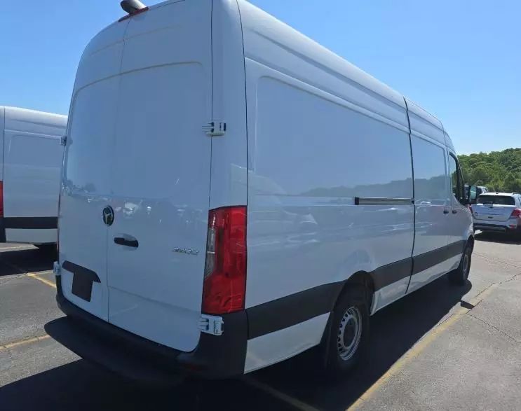 
								2023 Mercedes-Benz Sprinter 2500 Cargo High Roof w/170  WB Van 3D full									
