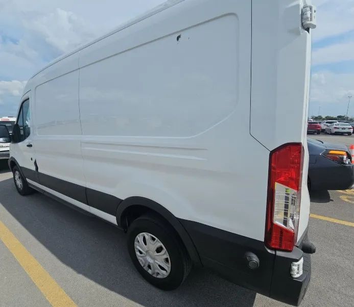 
								2015 Ford Transit 250 Van Medium Roof w/Sliding Side Door w/LWB Van 3D full									