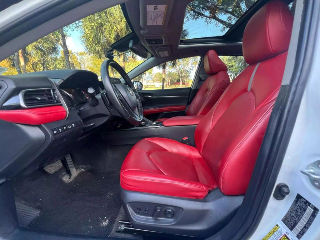 
								2022 Toyota Camry XSE Sedan 4D full									