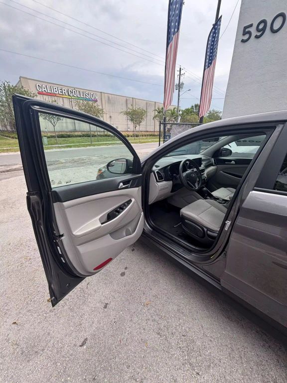 
								2021 Hyundai Tucson SE Sport Utility 4D full									