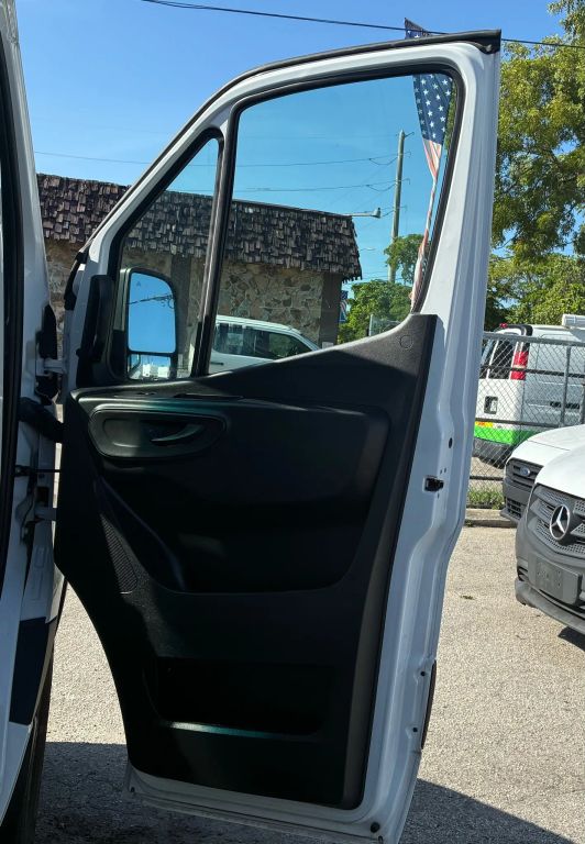 
								2023 Mercedes-Benz Sprinter 2500 Cargo High Roof w/170  WB Van 3D full									