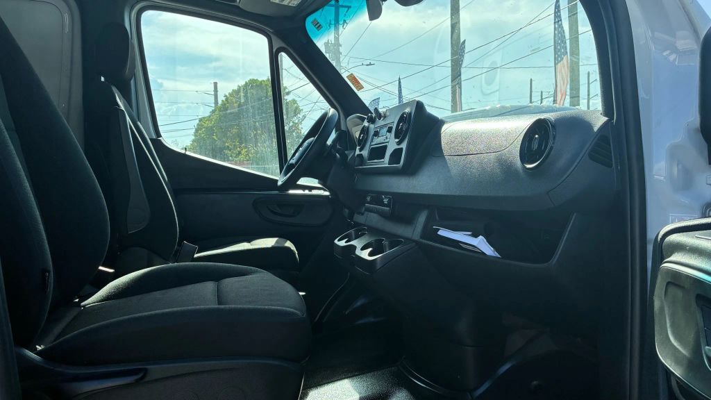 
								2023 Mercedes-Benz Sprinter 2500 Cargo High Roof w/170  WB Van 3D full									