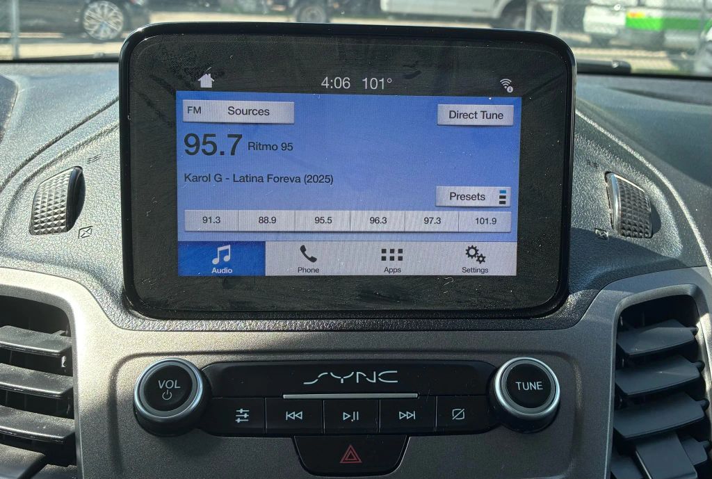 
								2019 Ford Transit Connect Cargo XL Van 4D full									