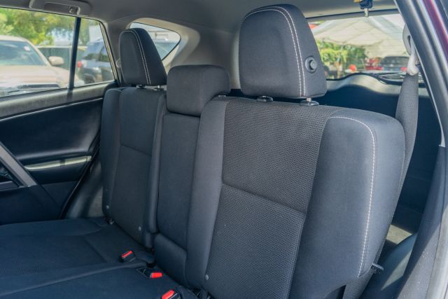 
								2018 Toyota RAV4 XLE Sport Utility 4D full									