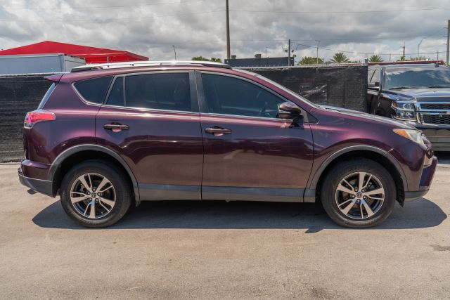 
								2018 Toyota RAV4 XLE Sport Utility 4D full									