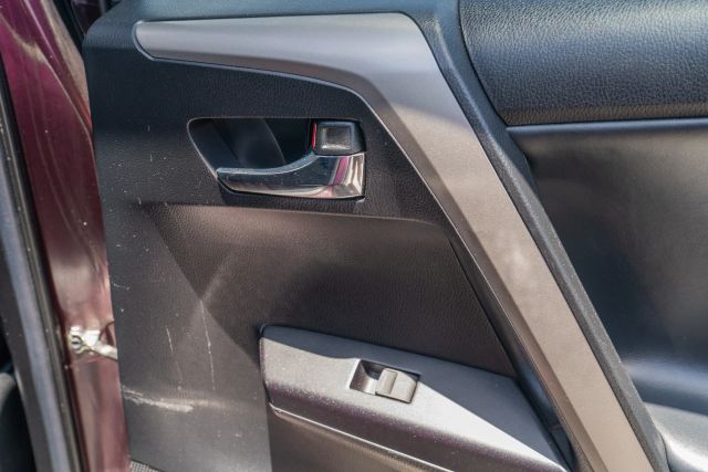 
								2018 Toyota RAV4 XLE Sport Utility 4D full									