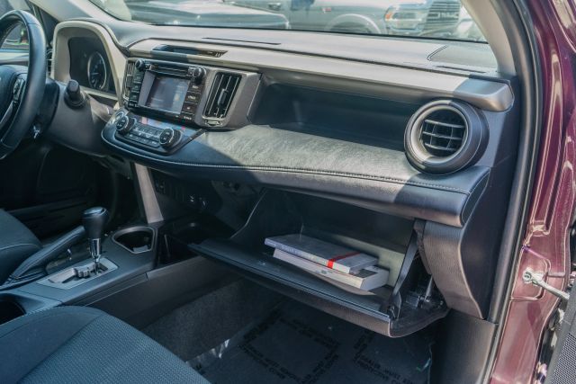 
								2018 Toyota RAV4 XLE Sport Utility 4D full									