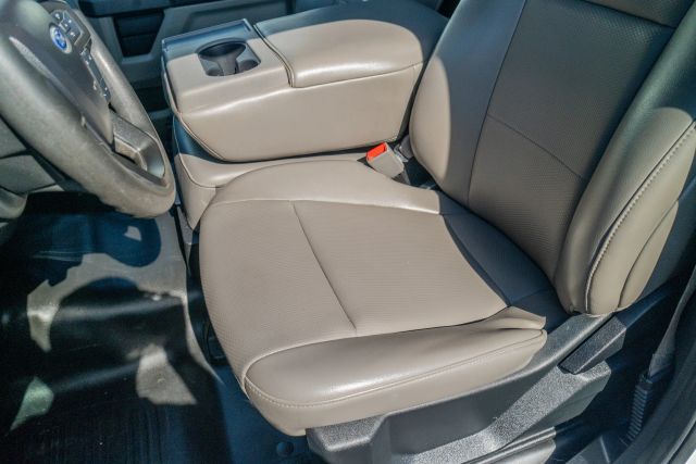 
								2020 Ford F150 Regular Cab XL Pickup 2D 8 ft full									