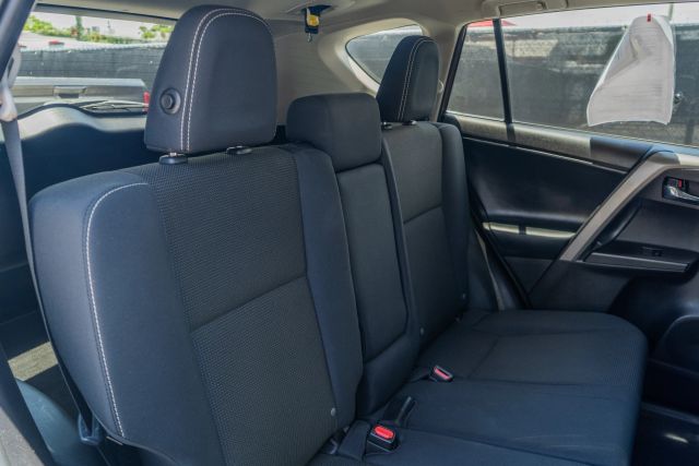 
								2018 Toyota RAV4 XLE Sport Utility 4D full									