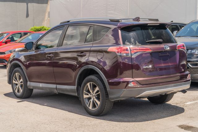 
								2018 Toyota RAV4 XLE Sport Utility 4D full									