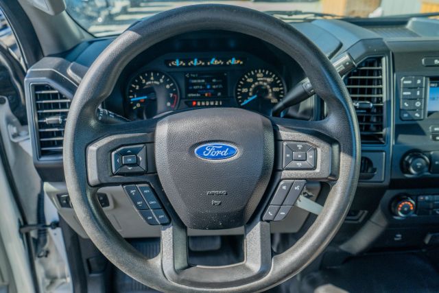 
								2020 Ford F150 Regular Cab XL Pickup 2D 8 ft full									