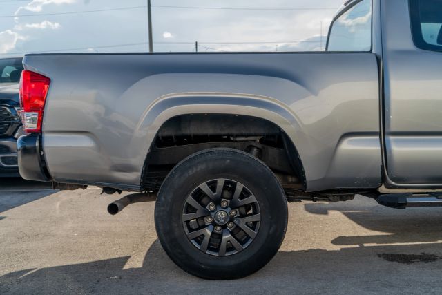 
								2017 Toyota Tacoma Access Cab SR Pickup 4D 6 ft full									