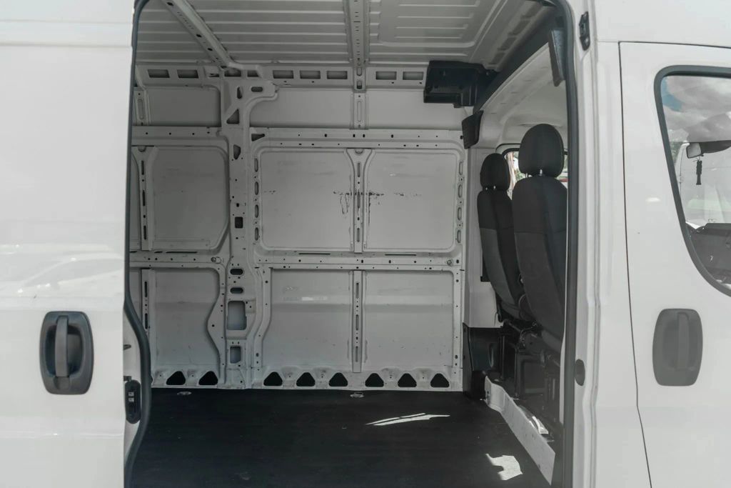 
								2022 Ram ProMaster Cargo Van 2500 High Roof Van 3D full									
