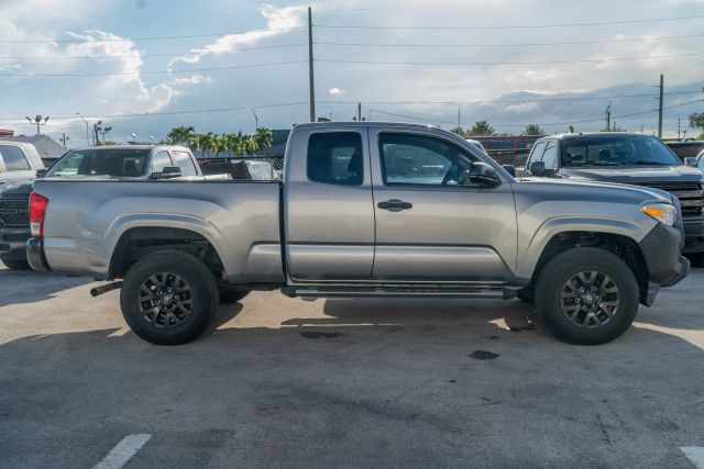 
								2017 Toyota Tacoma Access Cab SR Pickup 4D 6 ft full									