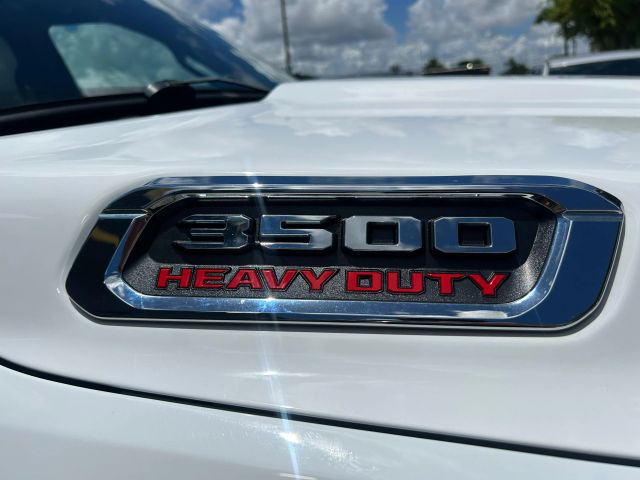 
								2022 Ram 3500 Crew Cab & Chassis Tradesman Cab & Chassis 4D full									