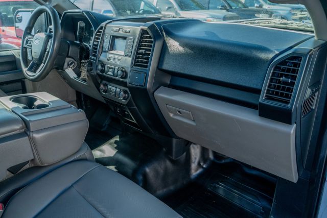 
								2020 Ford F150 Regular Cab XL Pickup 2D 8 ft full									