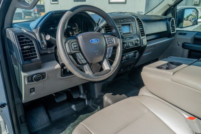 
								2020 Ford F150 Regular Cab XL Pickup 2D 8 ft full									