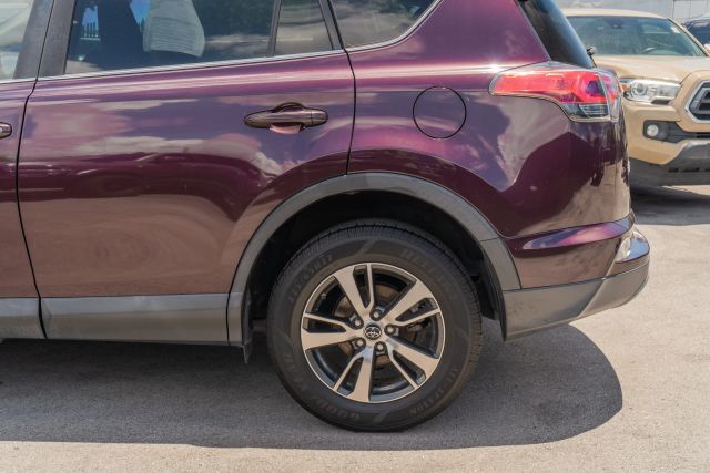 
								2018 Toyota RAV4 XLE Sport Utility 4D full									