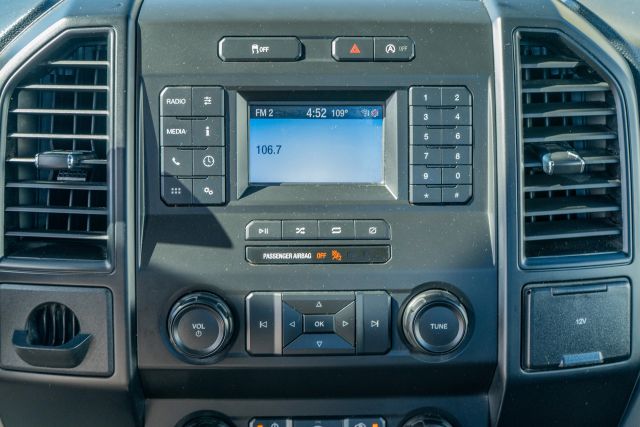 
								2020 Ford F150 Regular Cab XL Pickup 2D 8 ft full									