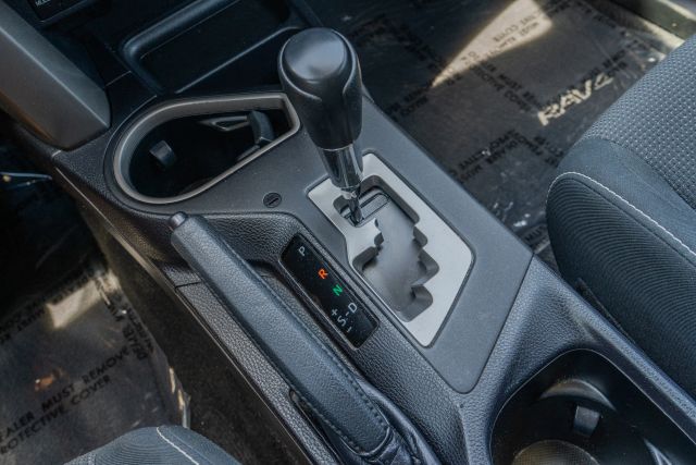 
								2018 Toyota RAV4 XLE Sport Utility 4D full									