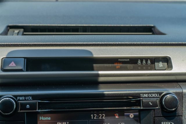 
								2018 Toyota RAV4 XLE Sport Utility 4D full									