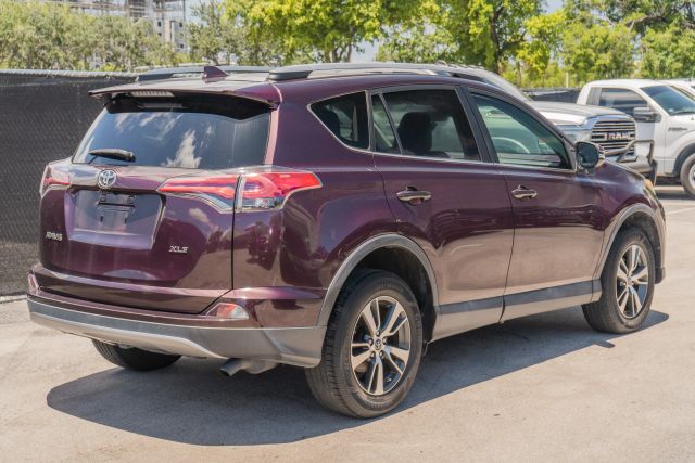 
								2018 Toyota RAV4 XLE Sport Utility 4D full									