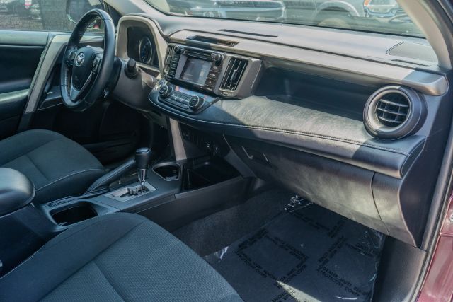 
								2018 Toyota RAV4 XLE Sport Utility 4D full									