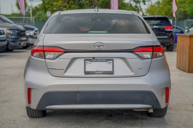 
								2021 Toyota Corolla LE Sedan 4D full									