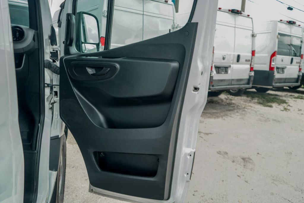 
								2023 Mercedes-Benz Sprinter 2500 Cargo High Roof w/170  WB Van 3D full									