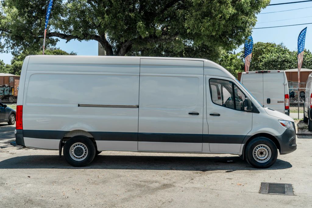
								2021 Mercedes-Benz Sprinter 2500 Cargo High Roof w/170  WB Van 3D full									