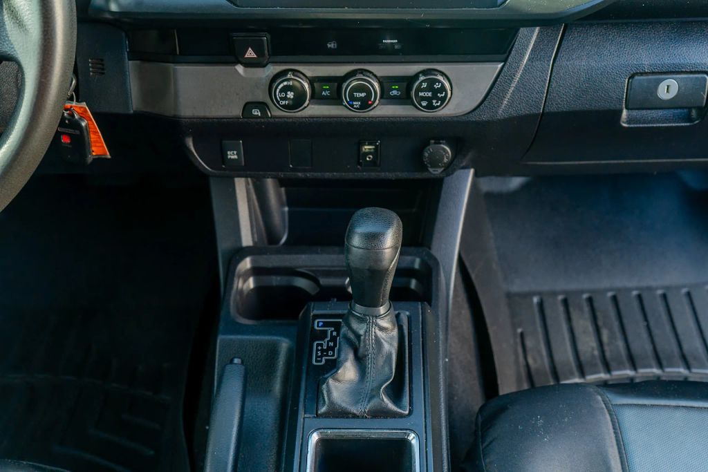 
								2017 Toyota Tacoma Access Cab SR Pickup 4D 6 ft full									