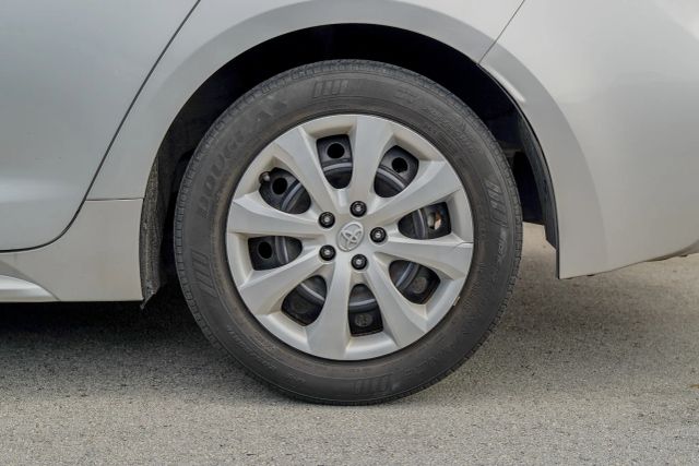 
								2021 Toyota Corolla LE Sedan 4D full									