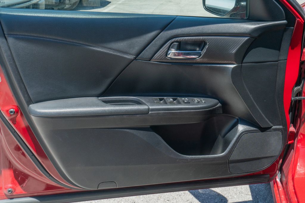 
								2017 Honda Accord Sport Sedan 4D full									