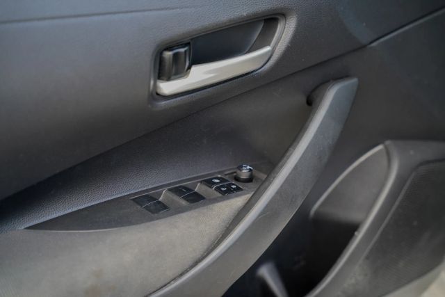 
								2021 Toyota Corolla LE Sedan 4D full									