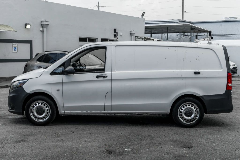 
								2018 Mercedes-Benz Metris WORKER Cargo Van 3D full									