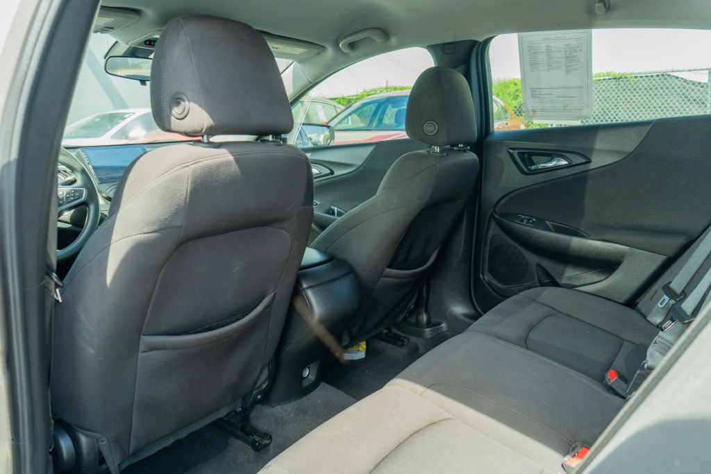 
								2022 Chevrolet Malibu LS Sedan 4D full									